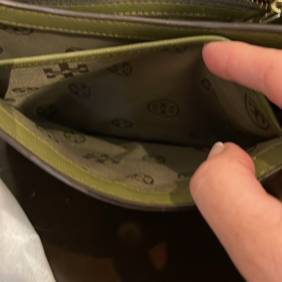 A cute Tory Burch Robinson convertible bag - Picture 11 of 16